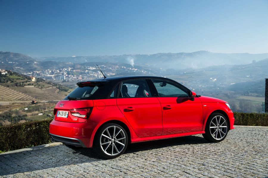  Audi A1 Sportback TFSI S-Line (8X) 2014 года  (WW) (фото 19 из 30)
